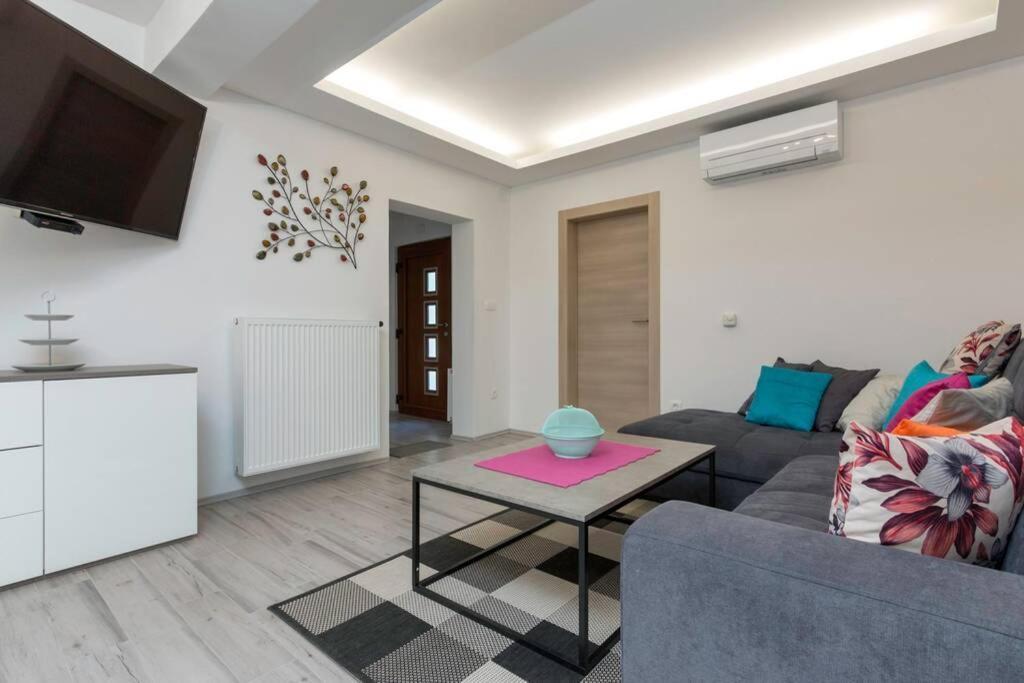 Predivan Novouredeni Apartman U Blizini Mora Banjole Dış mekan fotoğraf